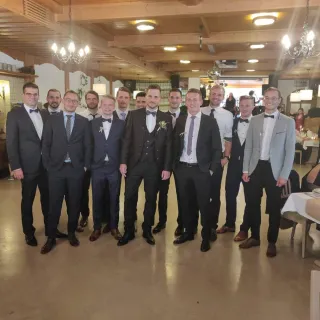 Kapitän, Goalgetter und noch dazu ein überragender Typ! 💪🏻
.
Lieber Hobl, wir gratulieren Dir und Deiner Frau zu Eurer...