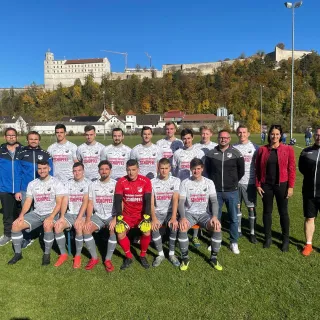 Container Service Schöpfel unterstützt unsere 1. Mannschaft mit neuem Satz Trikots! 💪🏻
.
Die Firma Container Service S...