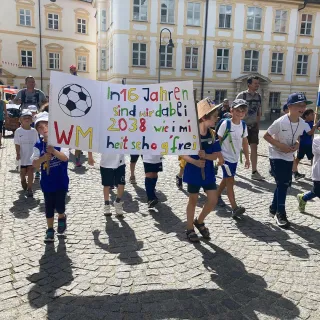 Unser SVM beim Kinderumzug des @volksfest.eichstaett
.
Am gestrigen Mittwoch haben Kinder unserer U7 und U9 Fußball-Mann...