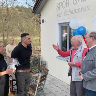 Liebe Sandra, lieber Selcuk,
Wir freuen uns mit Euch und wünschen einen erfolgreichen Start in unserer Schamerau! 
.
Sel...