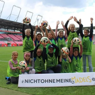 📸⚽️ Ballkids beim Zweitligaspiel! ⚽️📸
Heute durften die Mädels der Fußballmannschaft vom SVM als Ballkids beim Zweit...