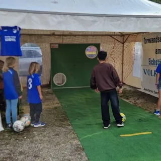 Traditionelles Torwandschiessen des Sportarbeitskreises am Eichstätter Volksfest. ⚽️
.
Vertreter unserer Fußball-Jugend...