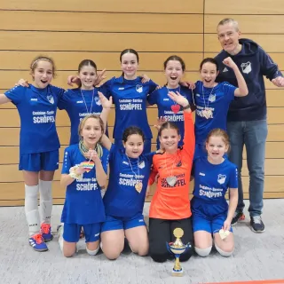 Dritter Platz für die SVM-Mädels beim Hallenturnier in Schwaig! 🔥🔥🔥💙🤍
.
Beim Hallenturnier „Girls on Fire“ des SV S...