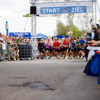 8. Hofmühl Halbmarathon Eichstätt – ihr wart der Wahnsinn!🏃🏽‍♂️

Was für ein Tag! 💥
Ein riesiges DANKE an alle Läufer...