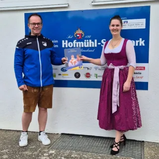 Unser Hauptsponsor und Namensgeber für den Hofmühl Volksfest Halbmarathon!
Die Tinte unter dem Vertrag ist trocken, wir...